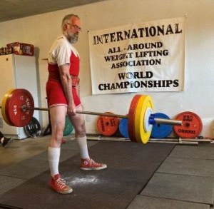 Randy Smith performing an one arm deadlift at the 2021 IAWA World Championships.
